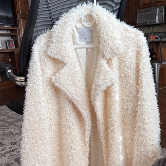 Angel Kiss Cream Teddy Jacket - Picture 8 of 13